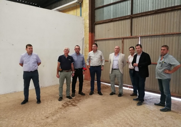 Acto de entrega de las llaves de las instalaciones que albergarán la planta de procesado de pistacho de APPISTACO