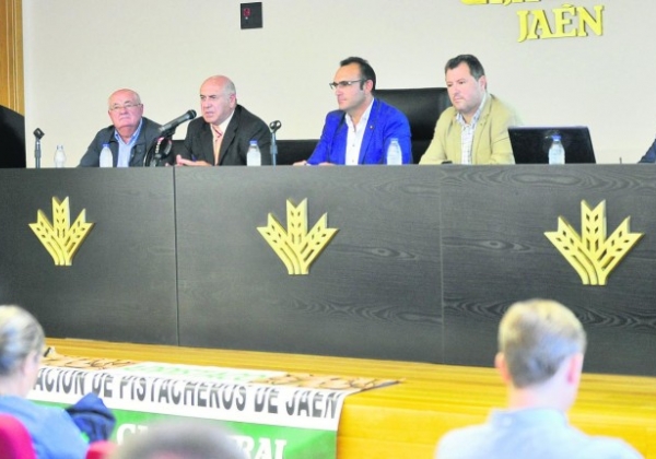 Éxito en la jornada informativa sobre el cultivo del pistacho celebrada en GEOLIT