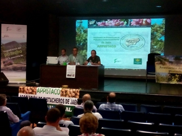 Charla sobre el cultivo del pistacho en Torreperojil